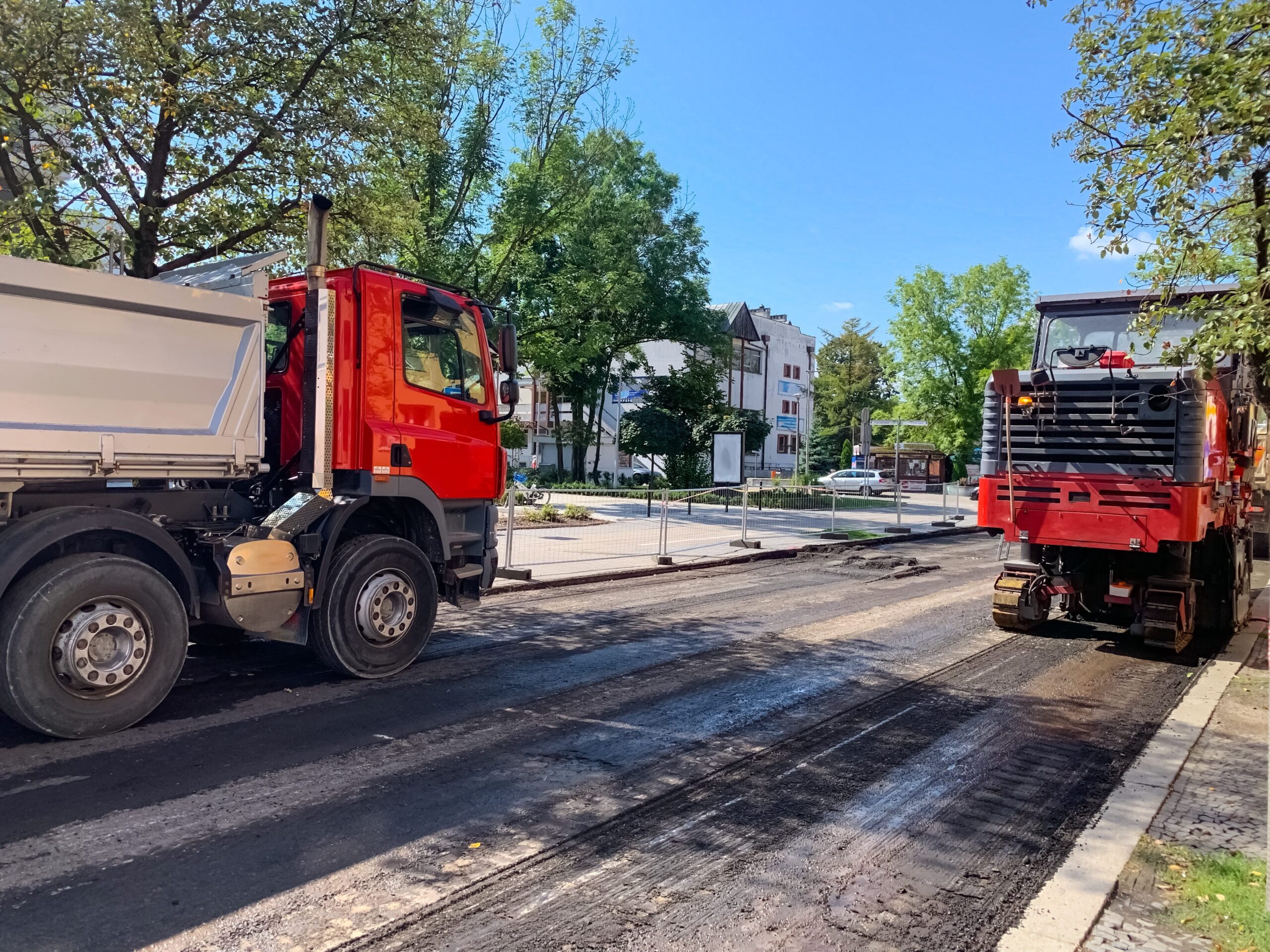 Asphalt Mill and Pave