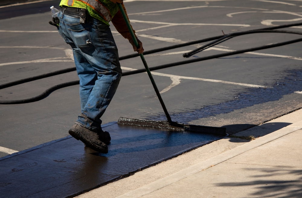 Asphalt Sealcoating